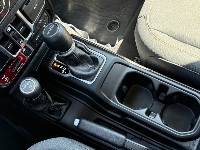 Used 2025 Jeep Gladiator Sport AWD/4WD image 13
