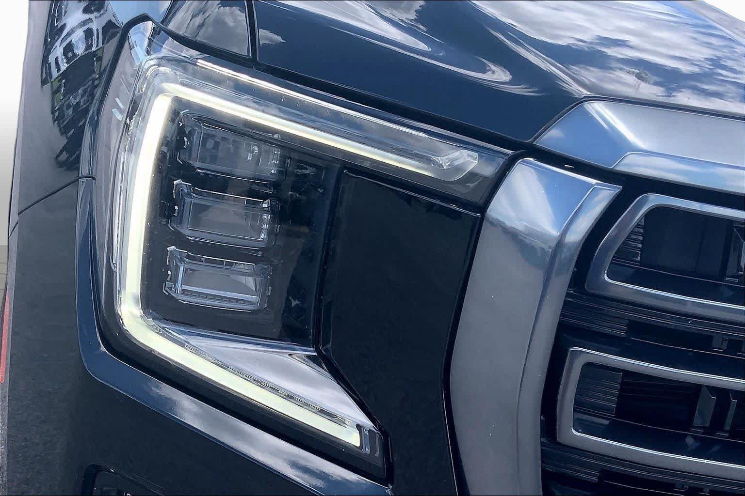 Used 2021 GMC Yukon XL AT4 w/ AT4 Premium Plus Package AWD/4WD image 25