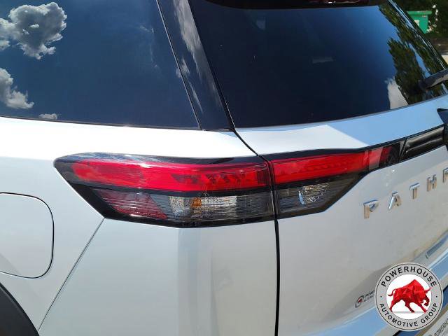 Used 2025 Nissan Pathfinder Platinum w/ Lighting Package (N92) FWD image 13