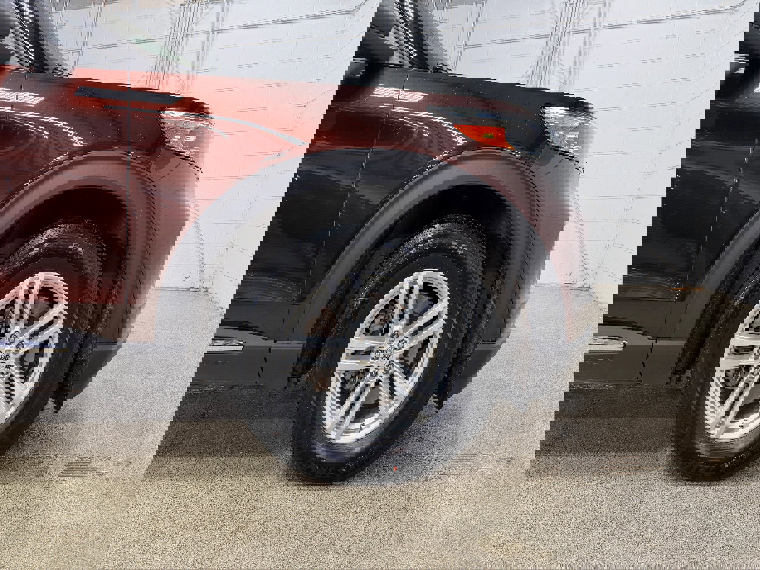 Certified 2020 Ford Explorer XLT w/ Equipment Group 202A image 32