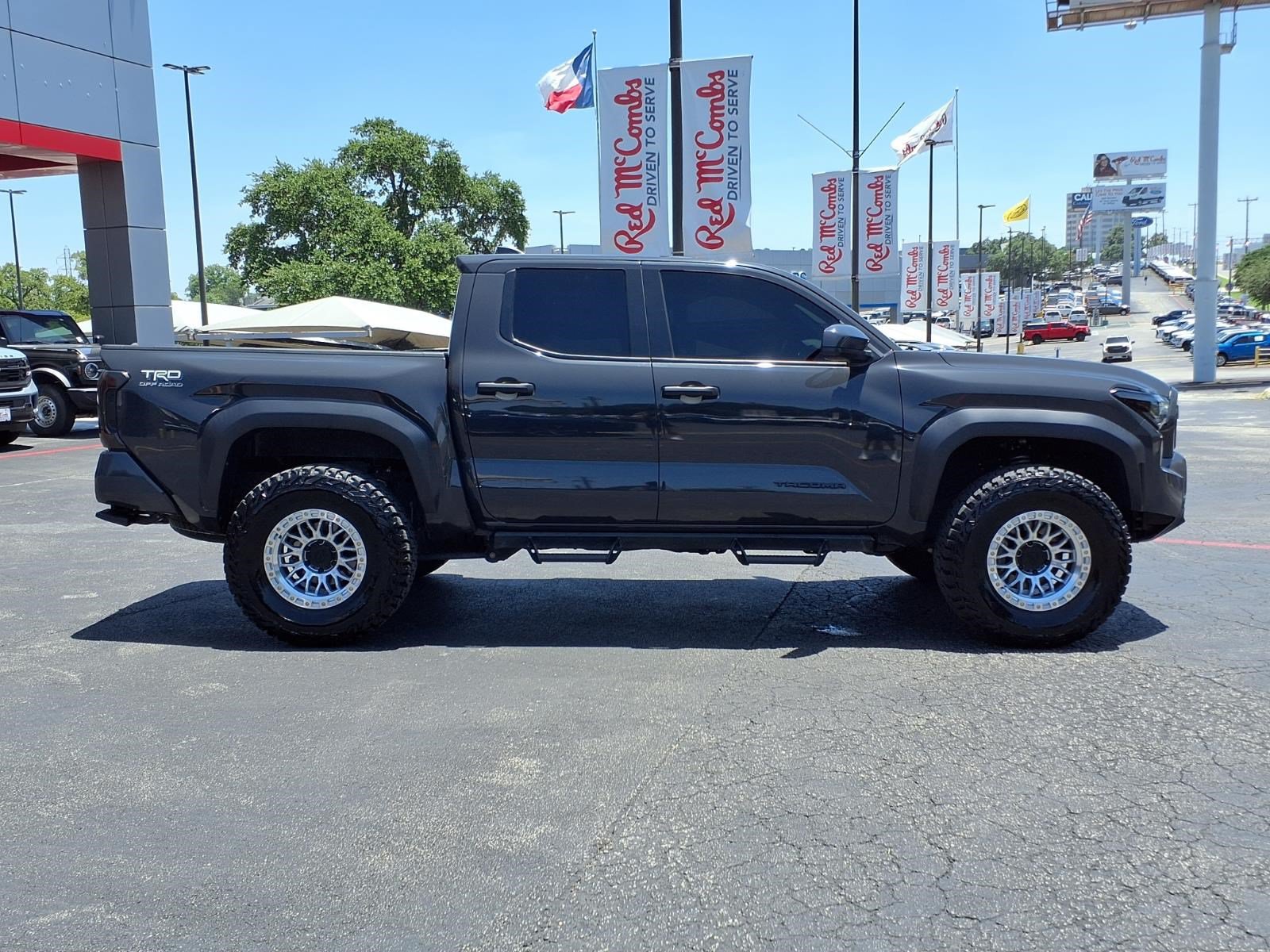 Used 2025 Toyota Tacoma TRD Off-Road AWD/4WD image 5