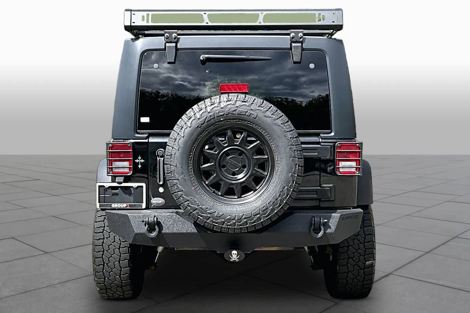 Used 2017 Jeep Wrangler Unlimited Rubicon w/ Connectivity Group AWD/4WD image 5