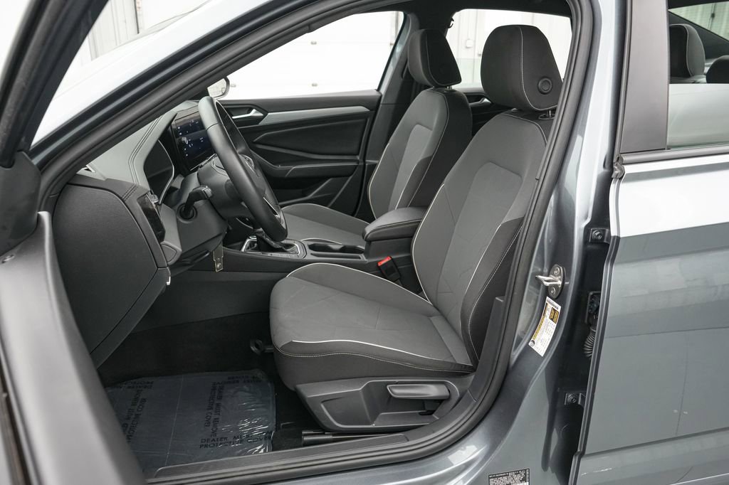 Used 2025 Volkswagen Jetta Sport FWD image 11