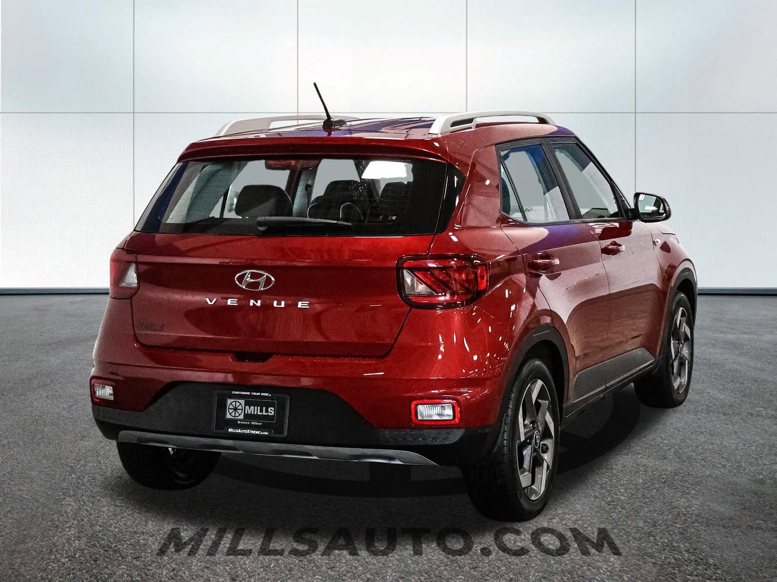 Used 2023 Hyundai Venue Limited w/ Cargo Package image 5