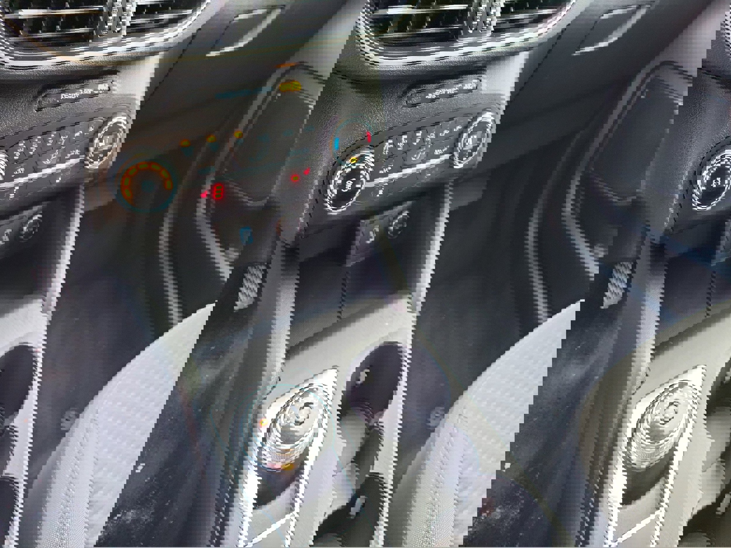 Certified 2020 Ford Escape SE image 31