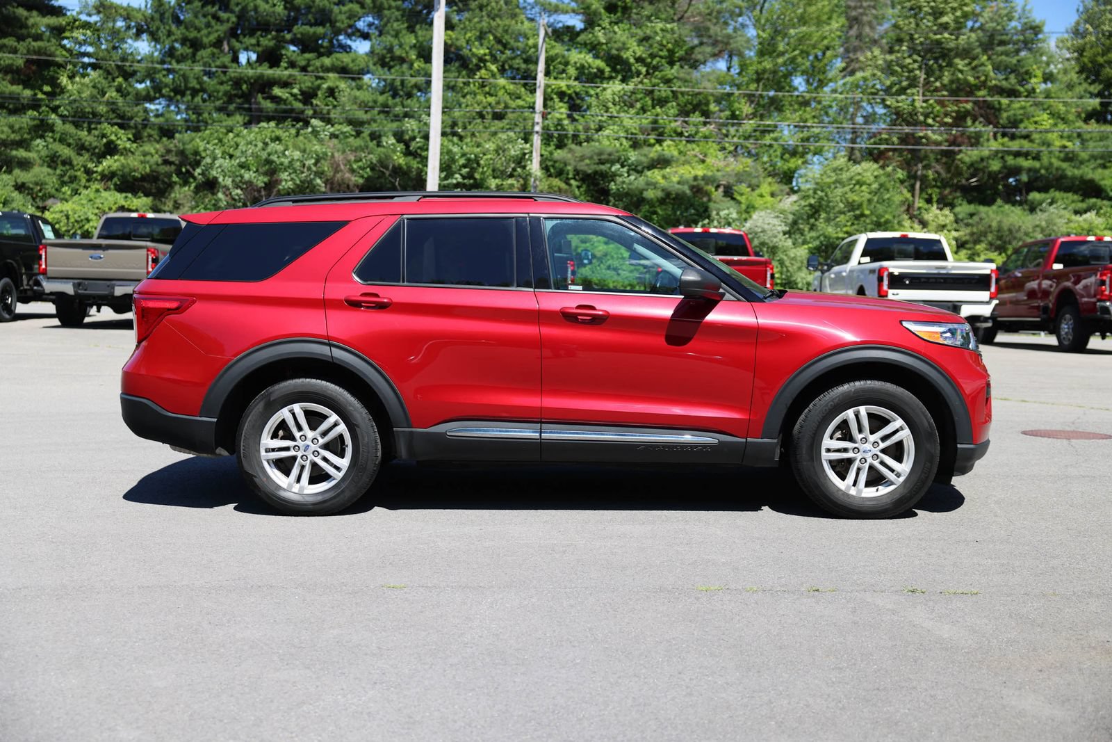 Certified 2023 Ford Explorer XLT AWD/4WD image 3