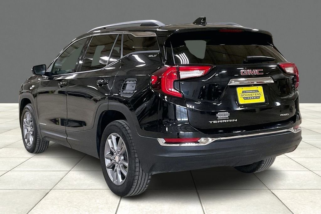 Used 2024 GMC Terrain SLT image 2