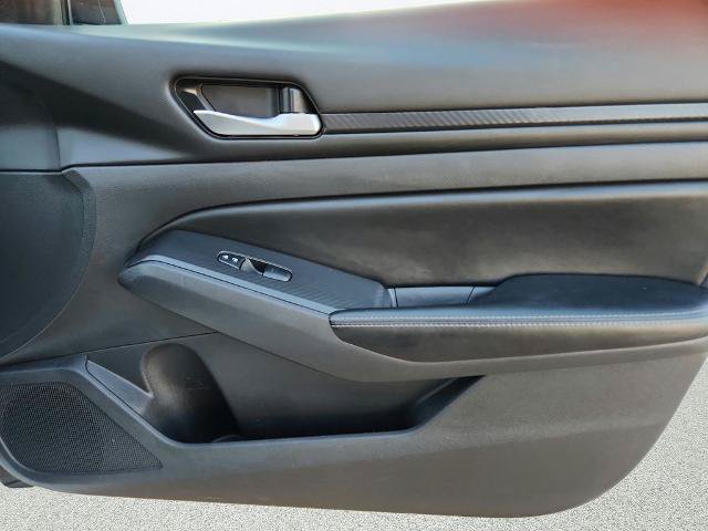 Used 2025 Nissan Altima 2.5 SV FWD image 21