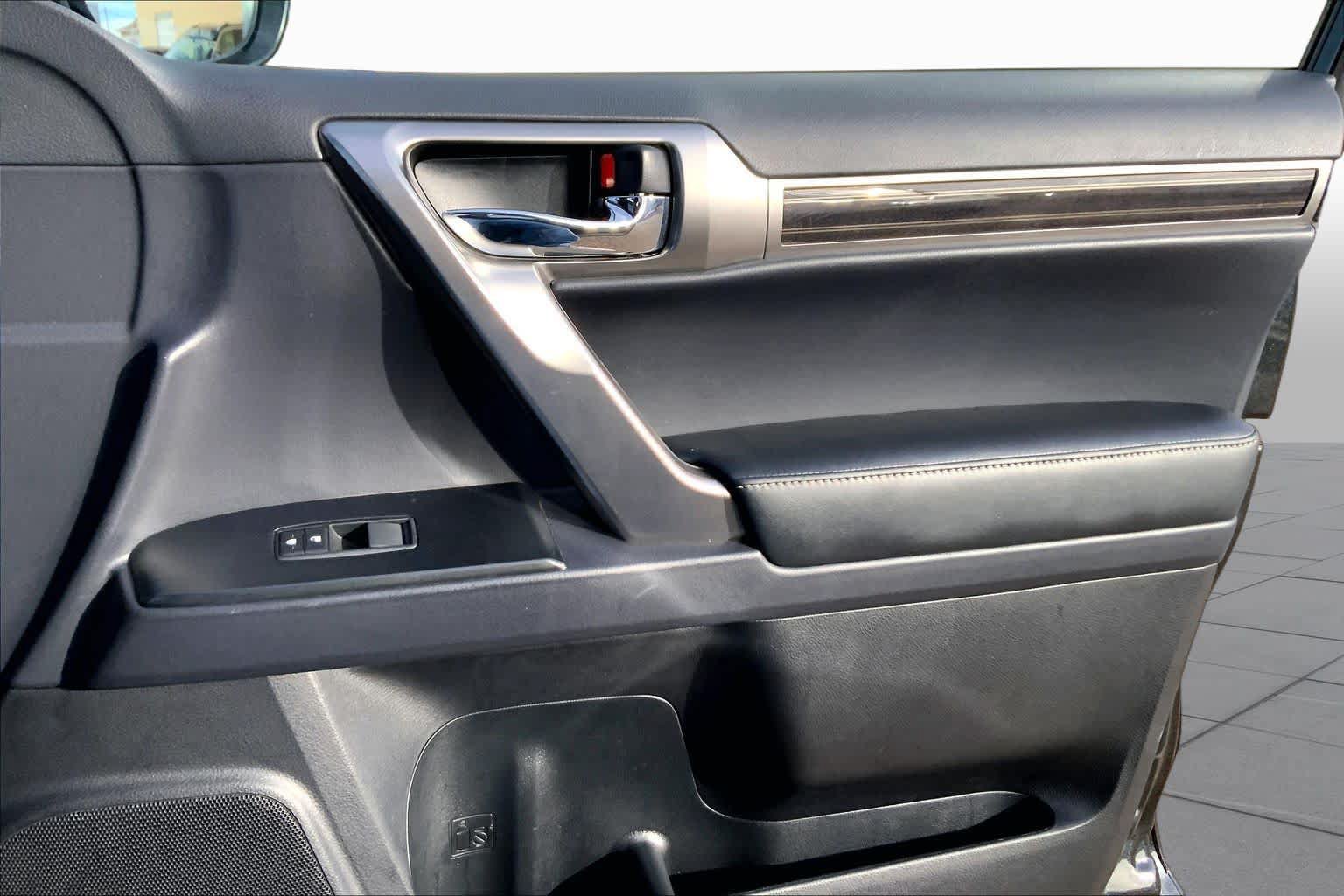 Used 2022 Lexus GX 460 Premium w/ Premium Package AWD/4WD image 23
