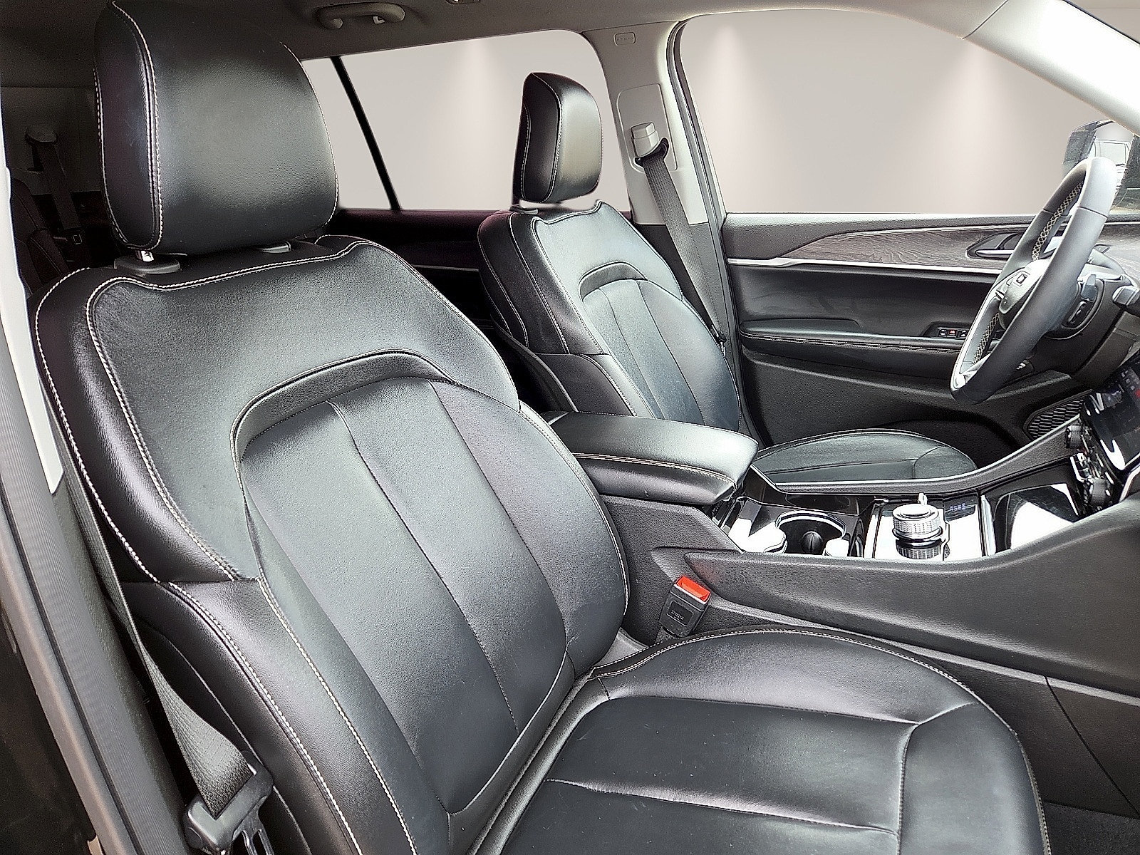 Used 2023 Jeep Grand Cherokee L Limited AWD/4WD image 8