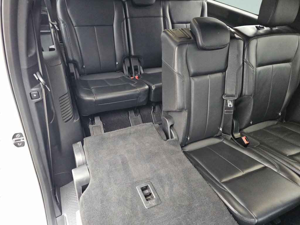 Certified 2019 Ford Expedition Max XLT w/ Equipment Group 202A image 12