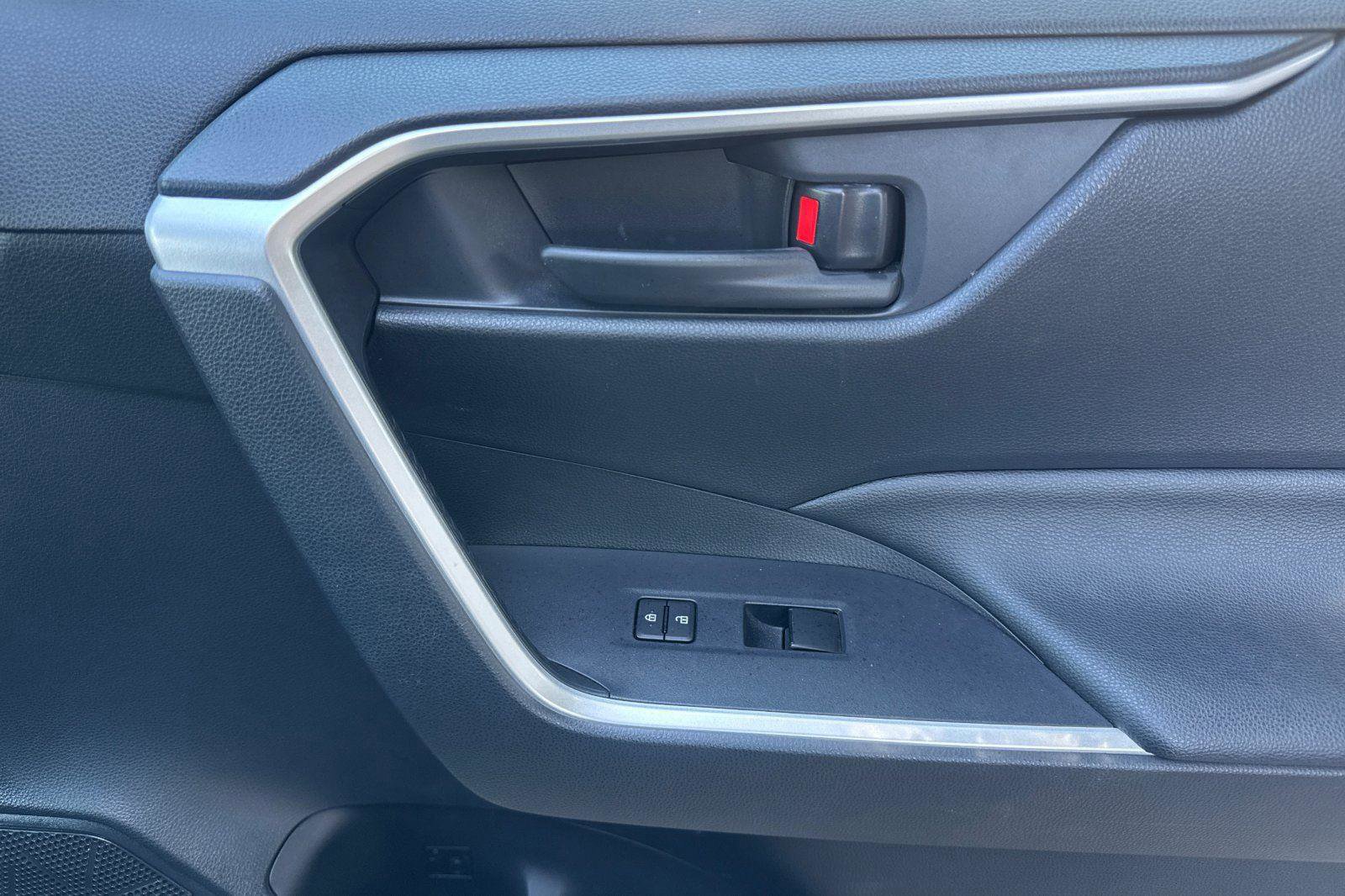 Used 2021 Toyota RAV4 SE w/ Weather & Moonroof Package AWD/4WD image 18