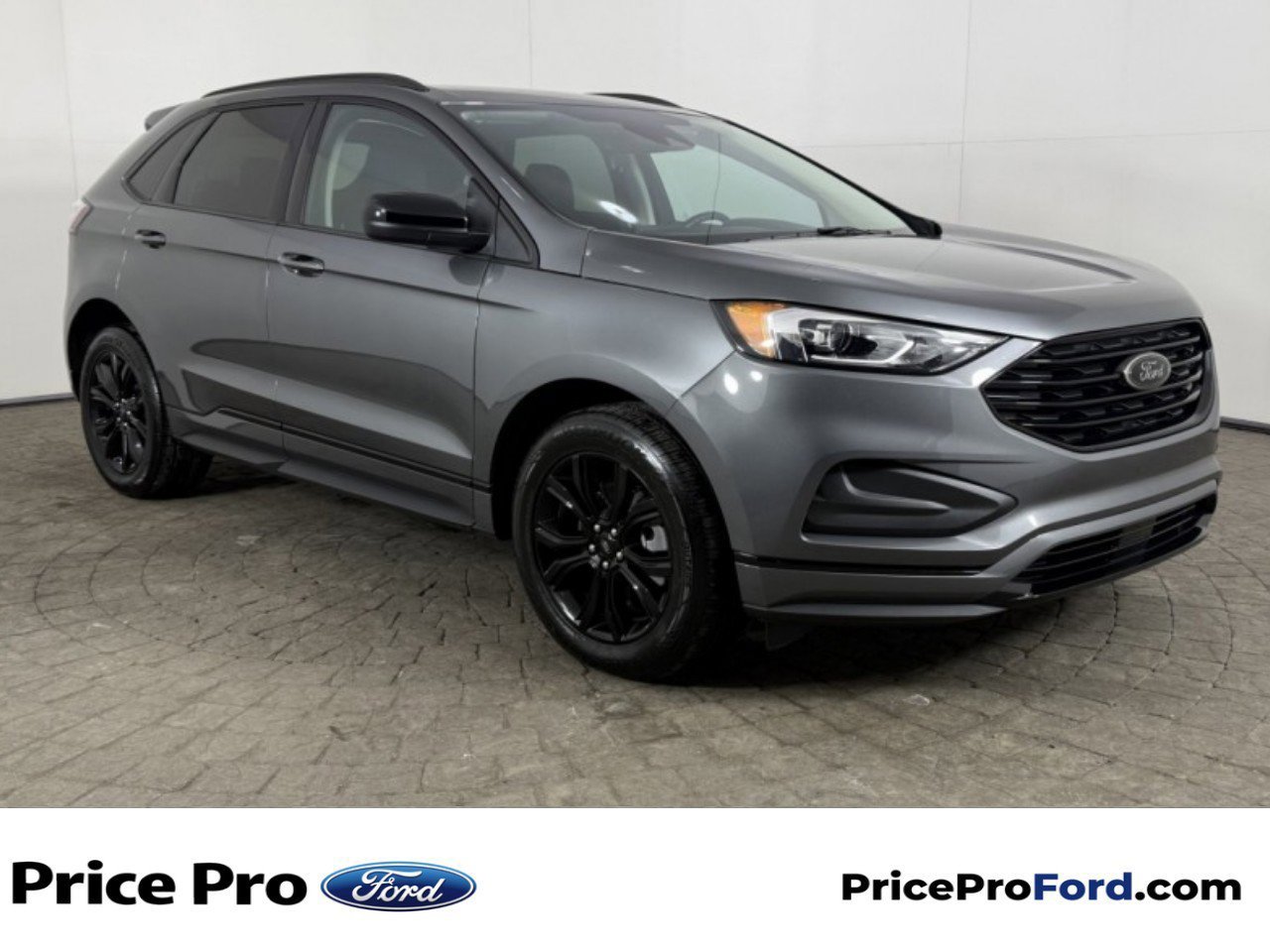 Certified 2024 Ford Edge SE w/ Black Appearance Package image 5
