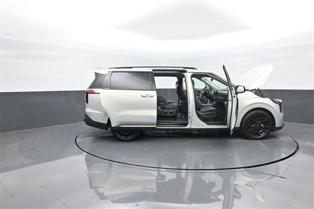 Used 2025 Kia Carnival SX Prestige image 33