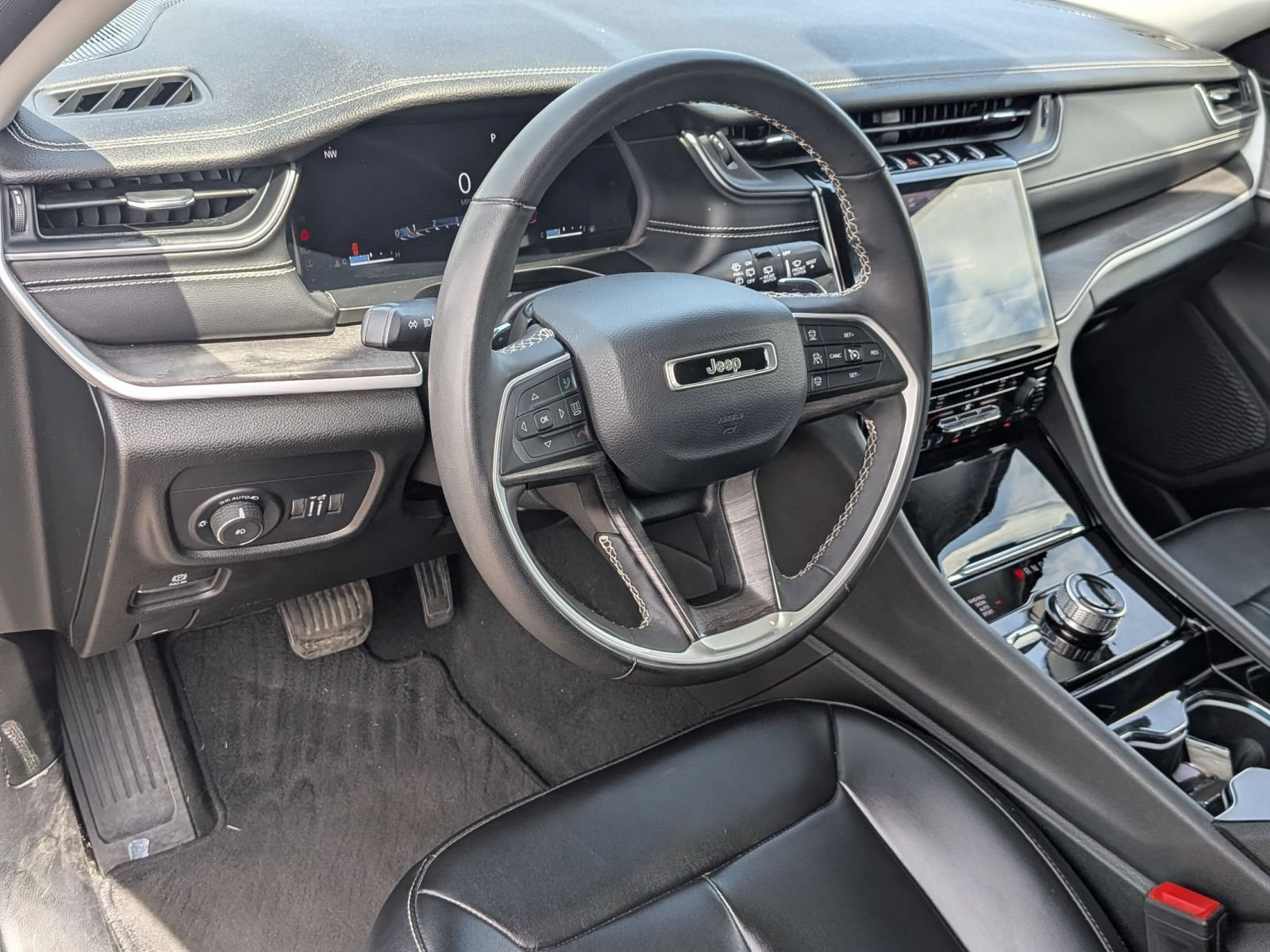 Used 2023 Jeep Grand Cherokee Limited AWD/4WD image 11