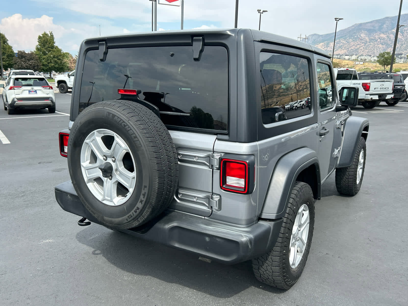 Used 2019 Jeep Wrangler Sport image 10