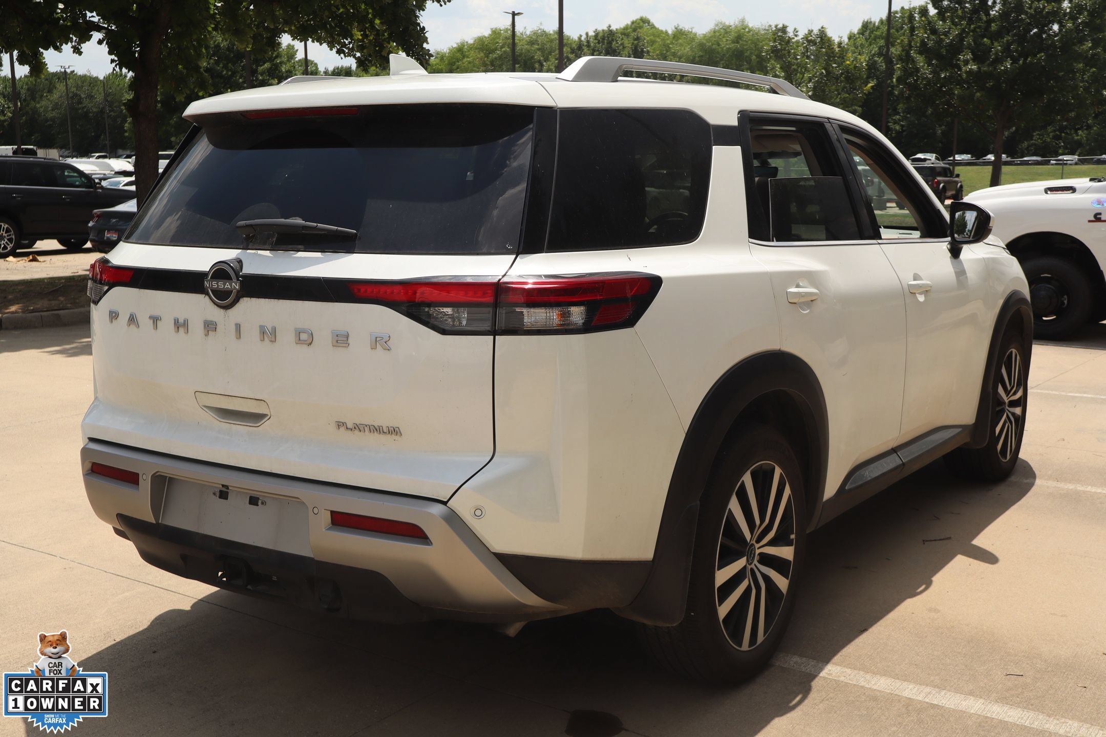Used 2025 Nissan Pathfinder Platinum FWD image 3