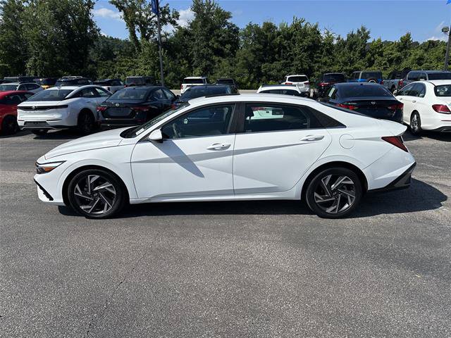 Used 2025 Hyundai Elantra SEL FWD image 6
