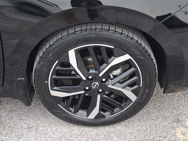 Used 2023 Nissan Versa SR w/ Trunk Package image 8