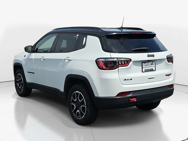 Used 2025 Jeep Compass Trailhawk AWD/4WD image 6