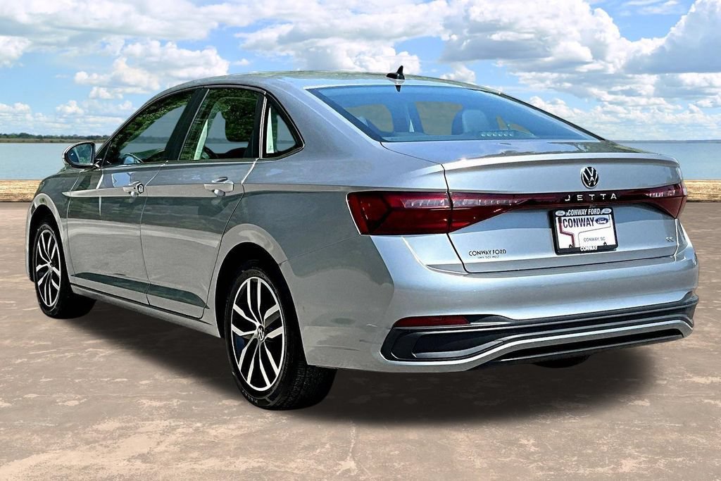 Used 2025 Volkswagen Jetta SE FWD image 5