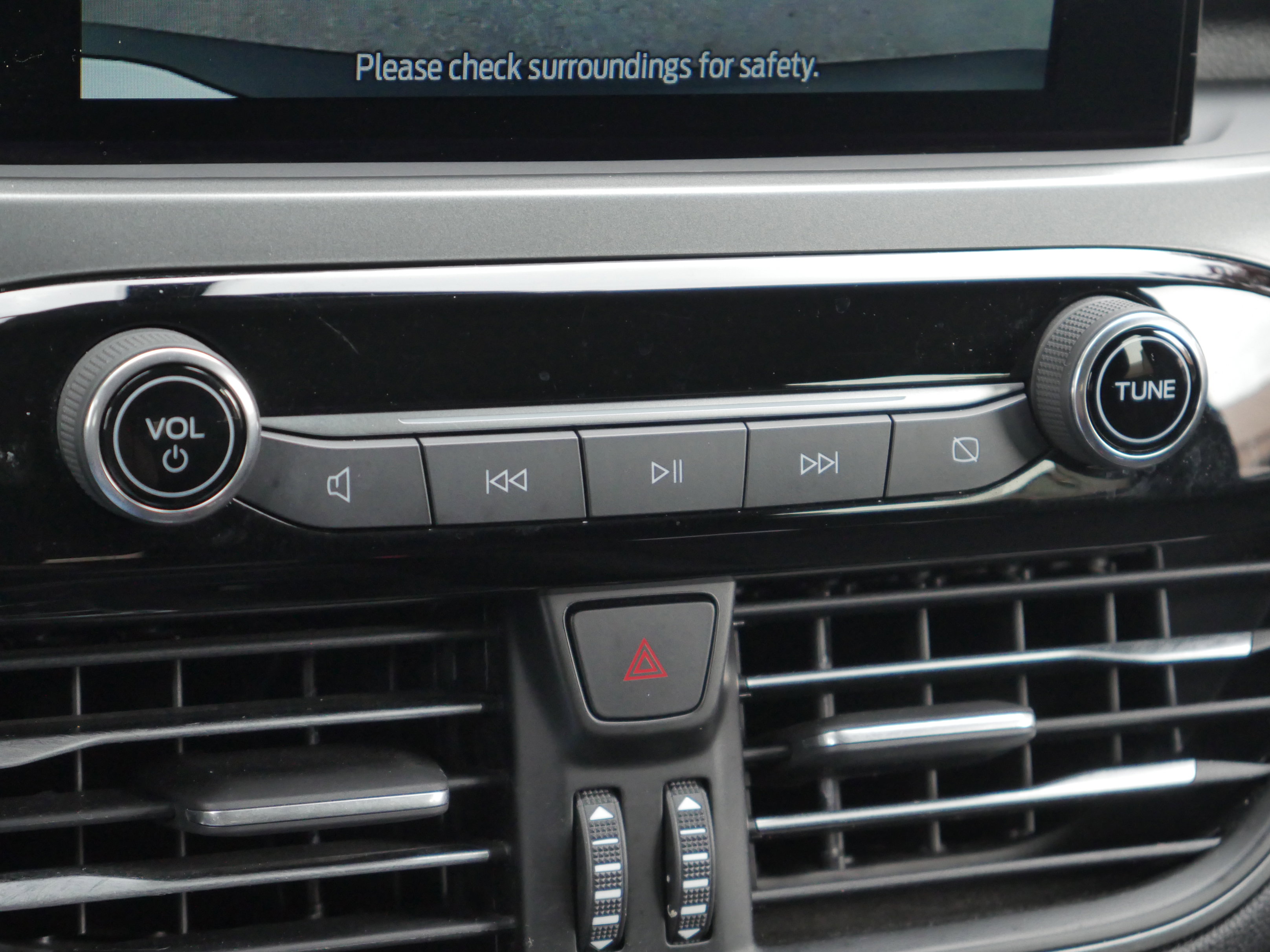 Certified 2025 Ford Escape Active AWD/4WD image 14