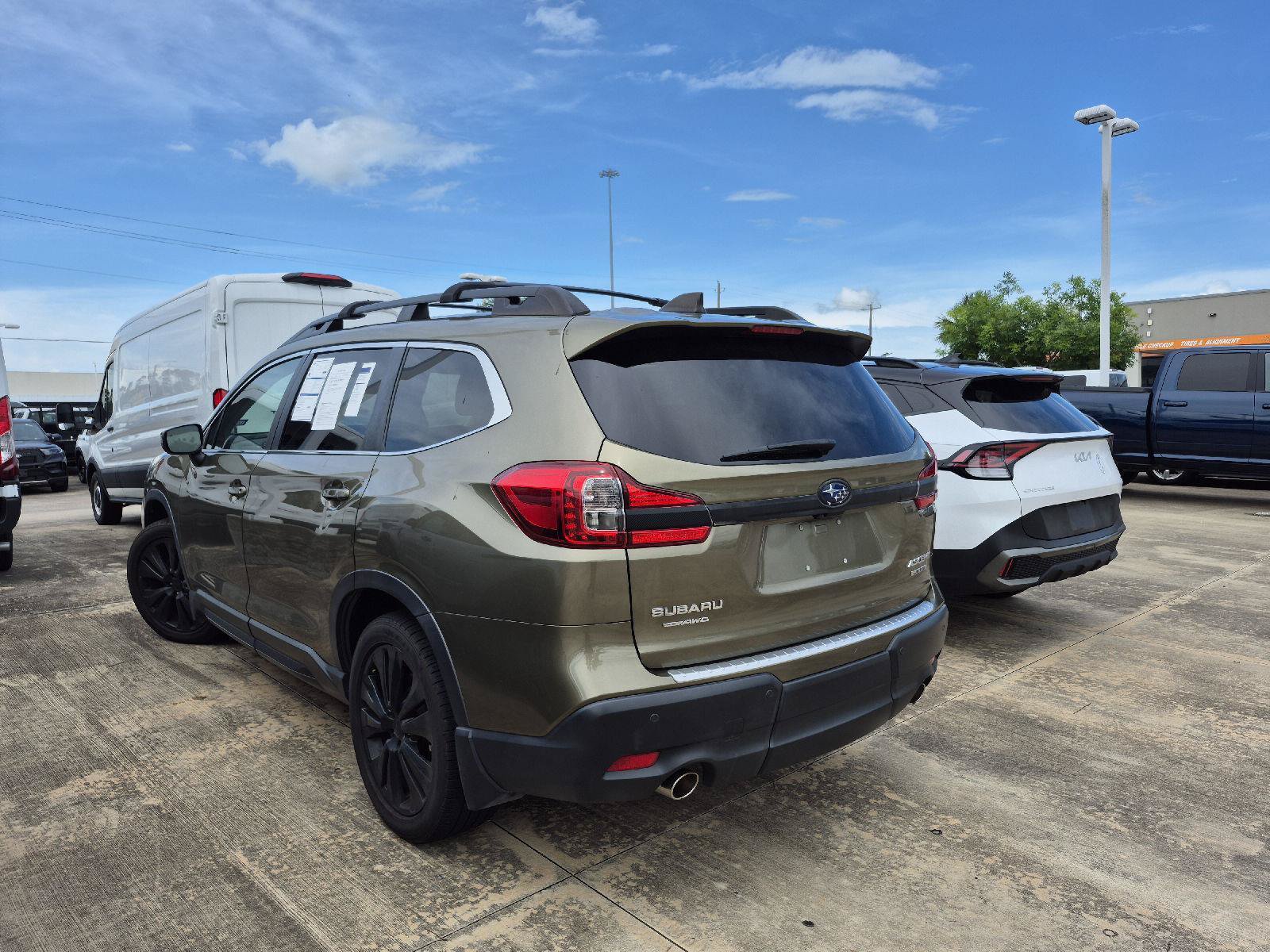 Used 2022 Subaru Ascent Limited w/ Technology Package AWD/4WD image 4