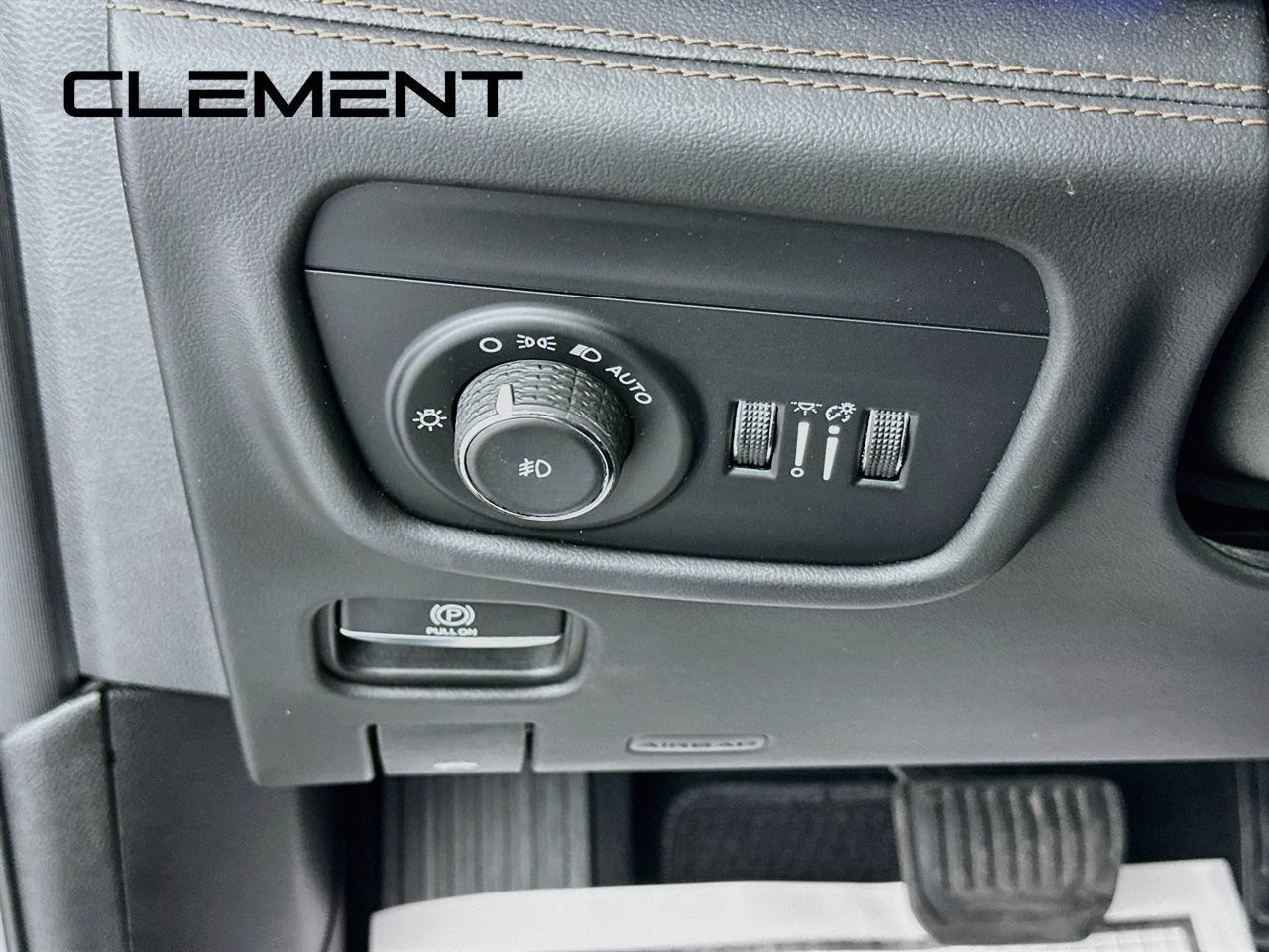 Used 2023 Jeep Grand Cherokee Summit AWD/4WD image 14