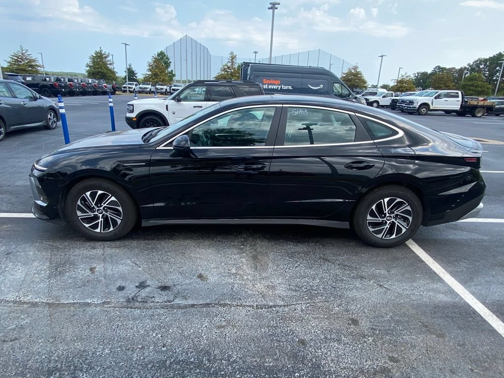 Used 2026 Hyundai Sonata Blue FWD image 4