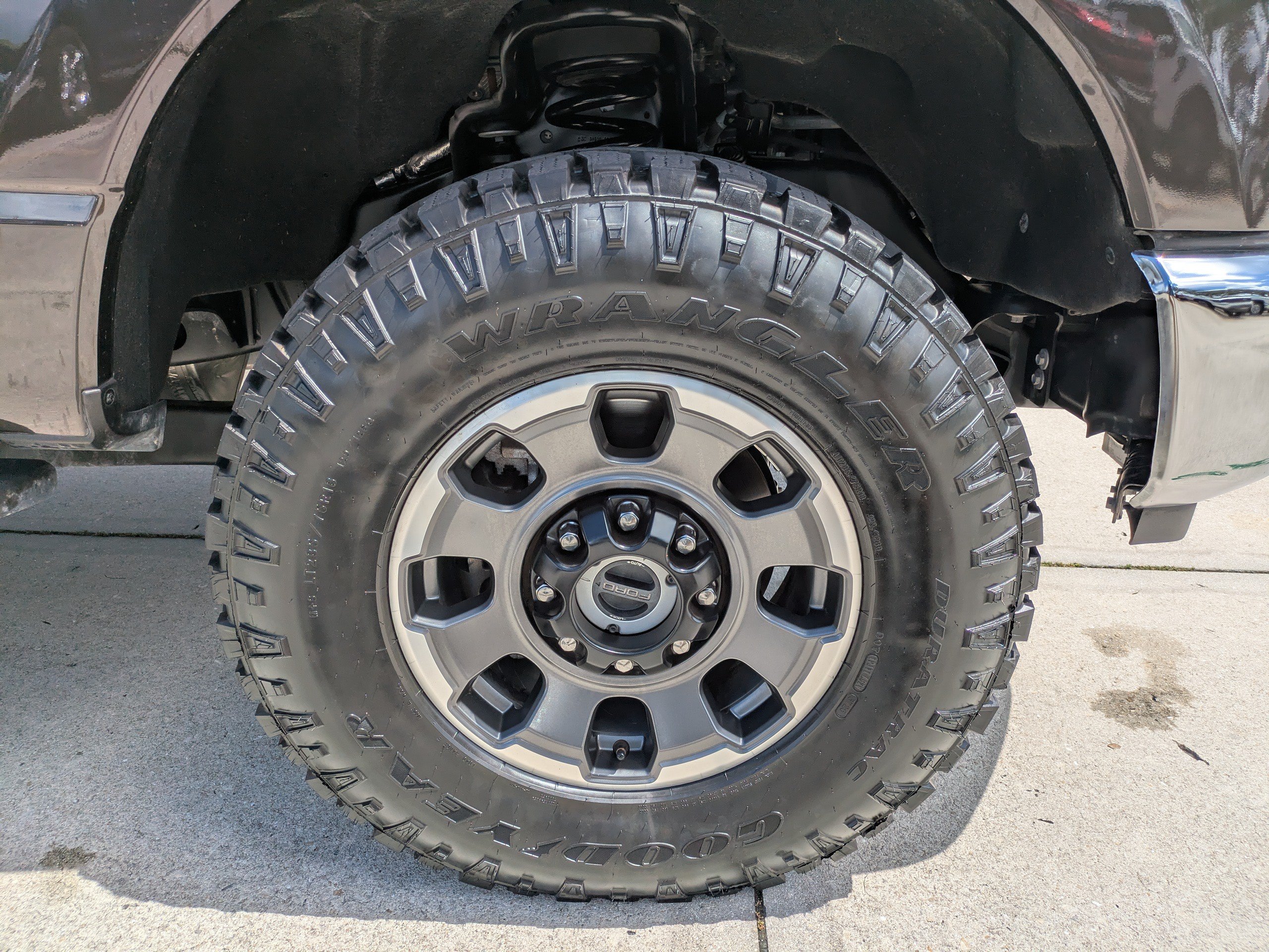 Certified 2024 Ford F250 Lariat w/ Tremor Off-Road Package AWD/4WD image 11