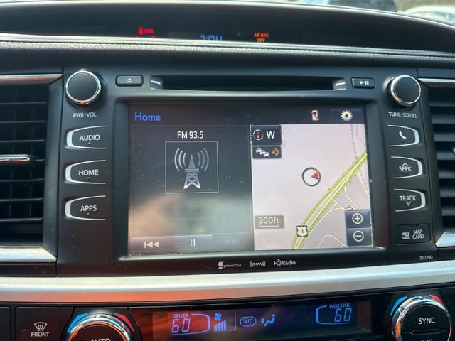 Used 2019 Toyota Highlander XLE AWD/4WD image 22