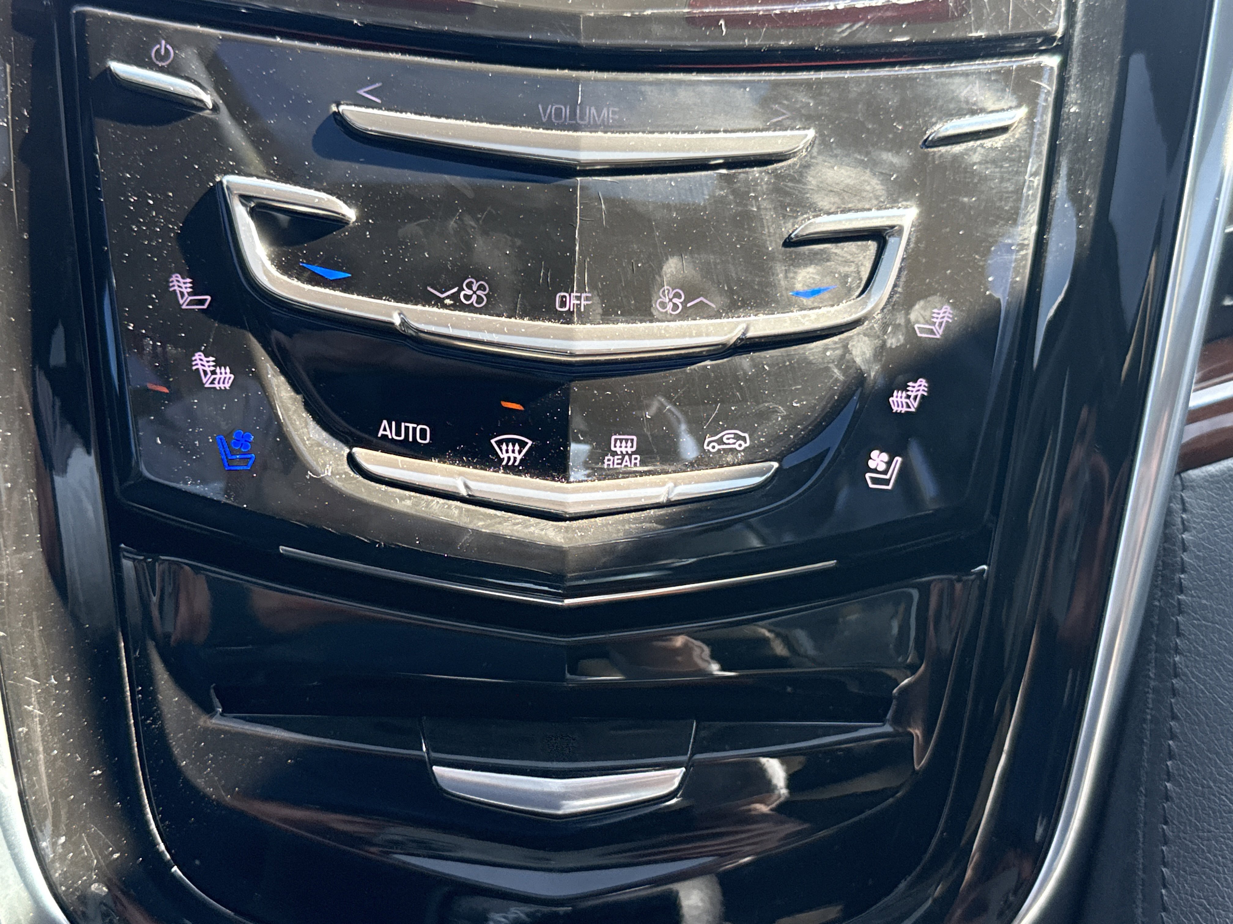 Used 2019 Cadillac Escalade ESV Luxury AWD/4WD image 23