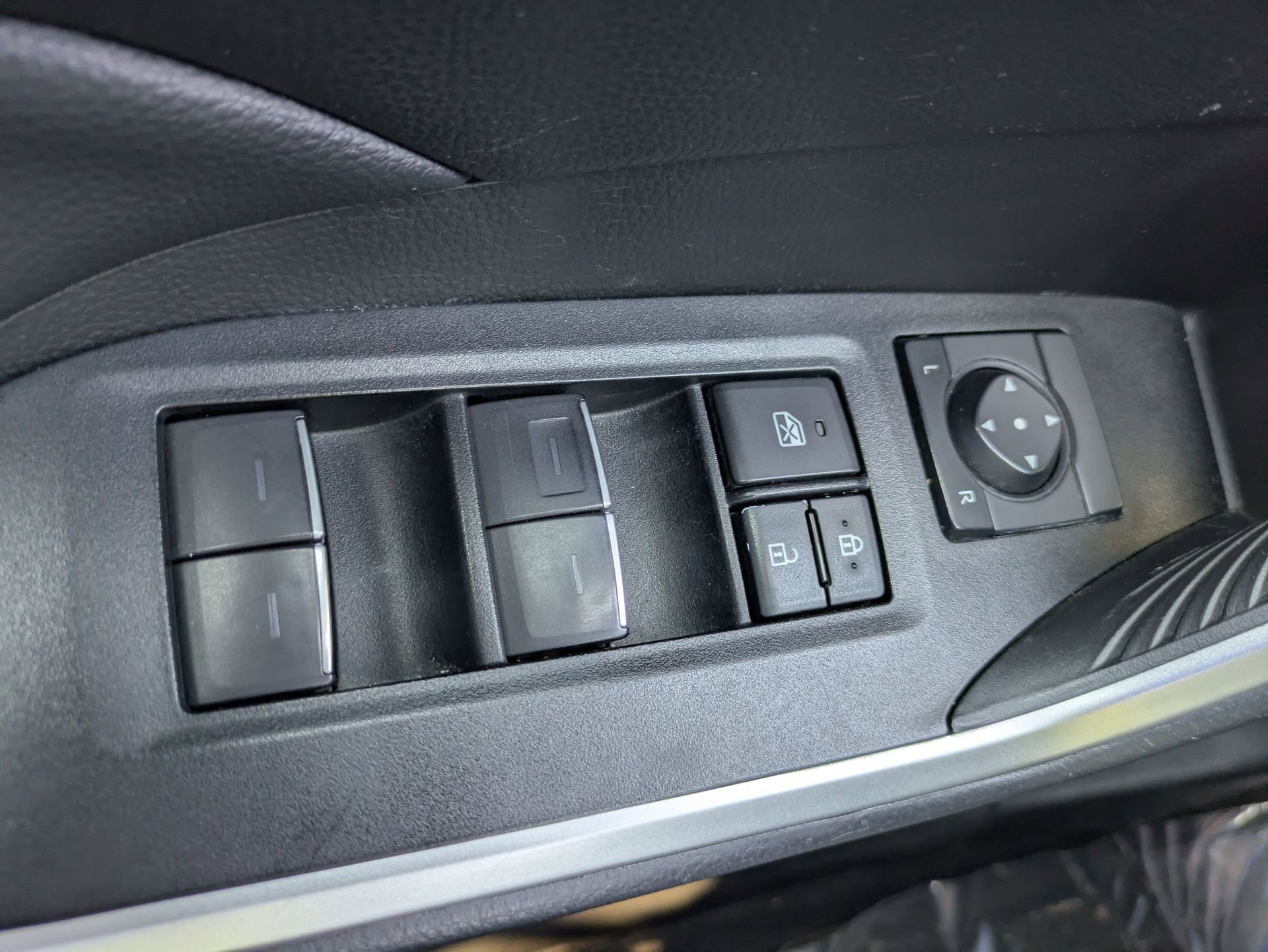 Used 2023 Toyota RAV4 XLE FWD image 27