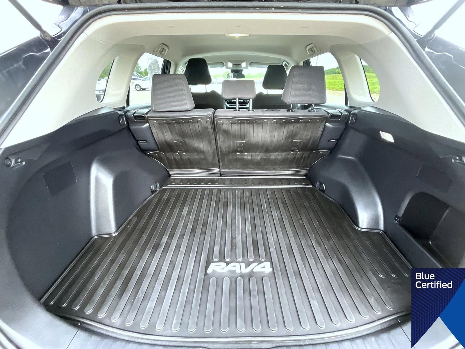 Used 2022 Toyota RAV4 LE AWD/4WD image 23