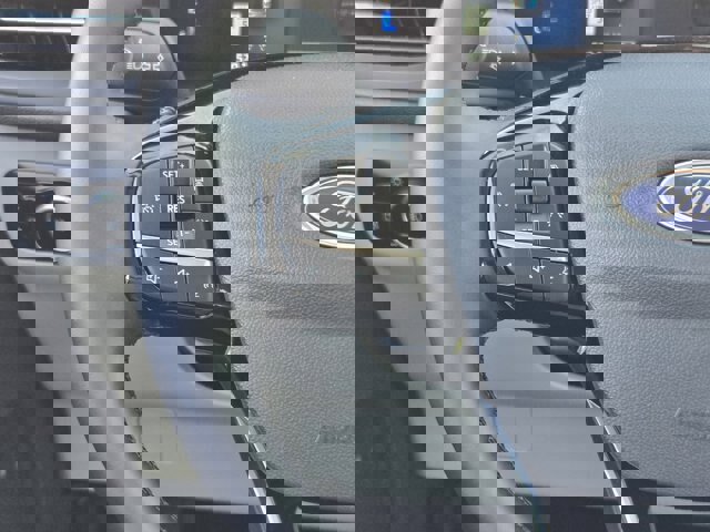 Certified 2025 Ford Escape SE image 27