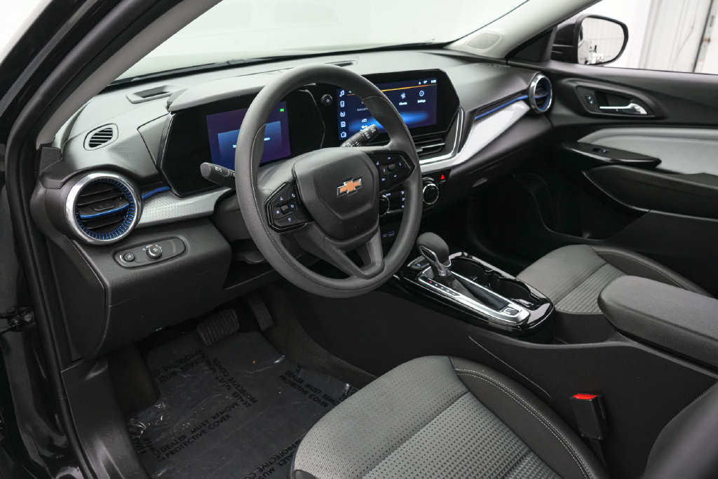 Used 2026 Chevrolet Trax LT FWD image 12