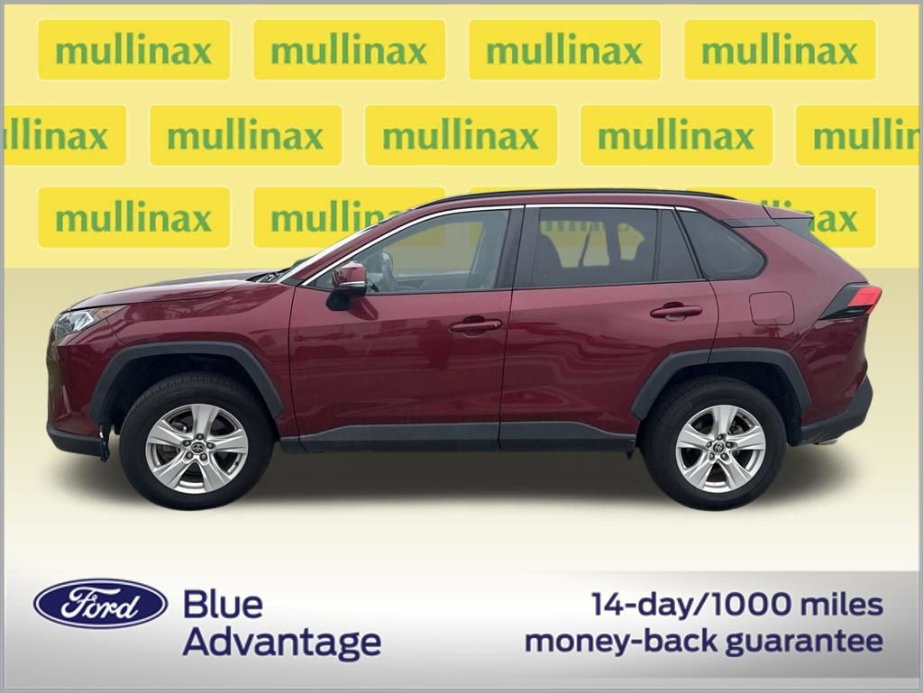 Used 2021 Toyota RAV4 XLE w/ Convenience Package FWD image 3