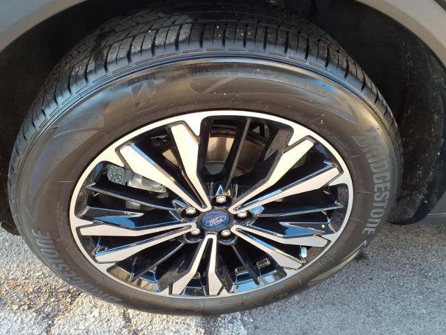 Certified 2022 Ford Escape SEL w/ SEL Stealth AWD Package image 6