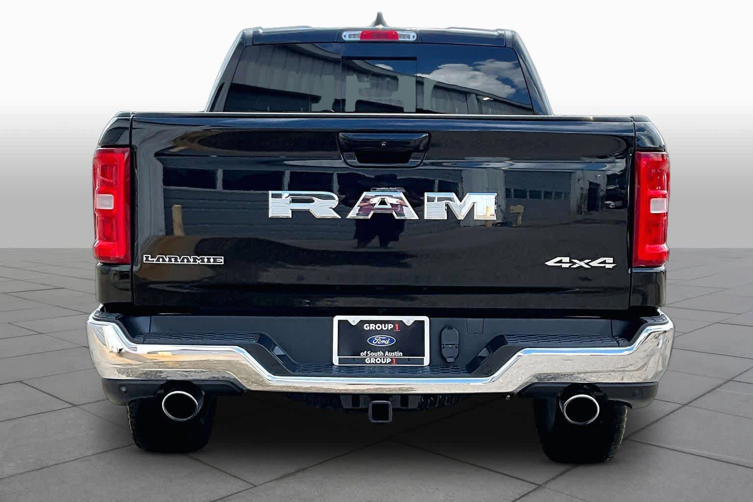 Used 2025 RAM 1500 Laramie w/ Off Road Group AWD/4WD image 5