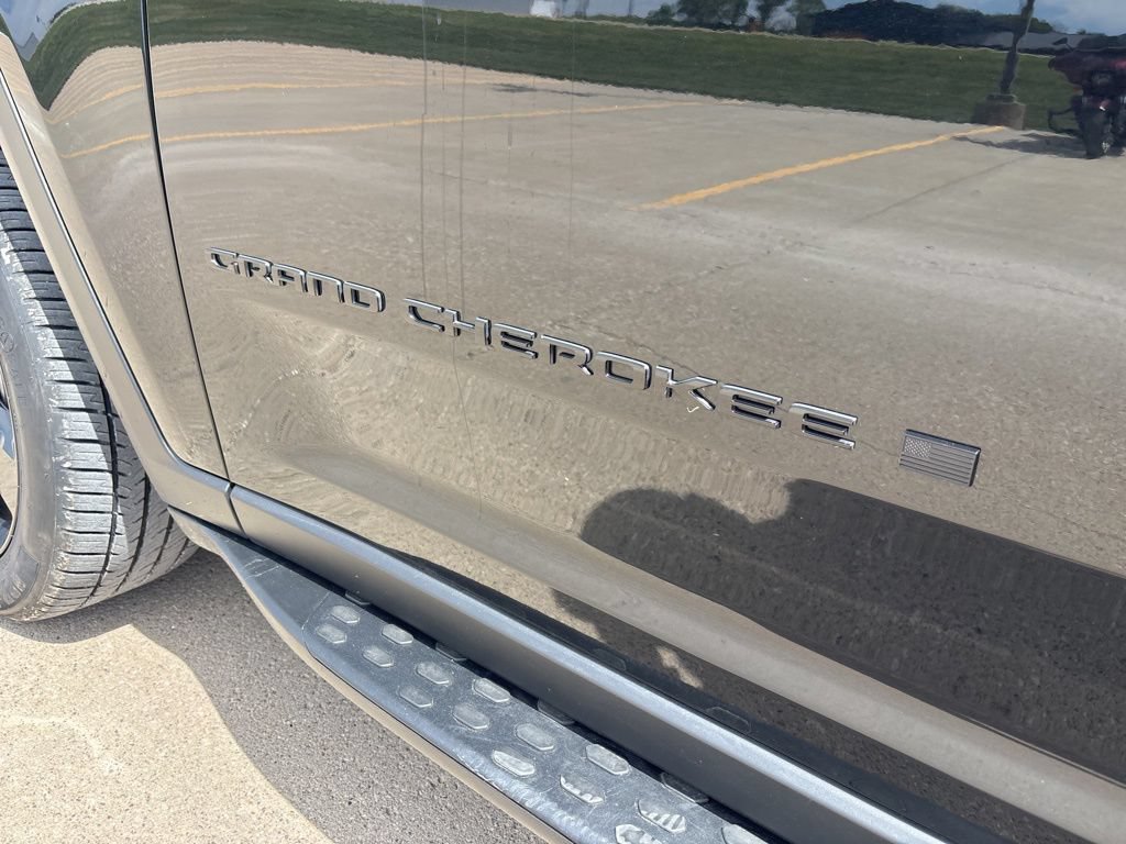 Used 2024 Jeep Grand Cherokee Limited w/ Luxury Tech Group II AWD/4WD image 10