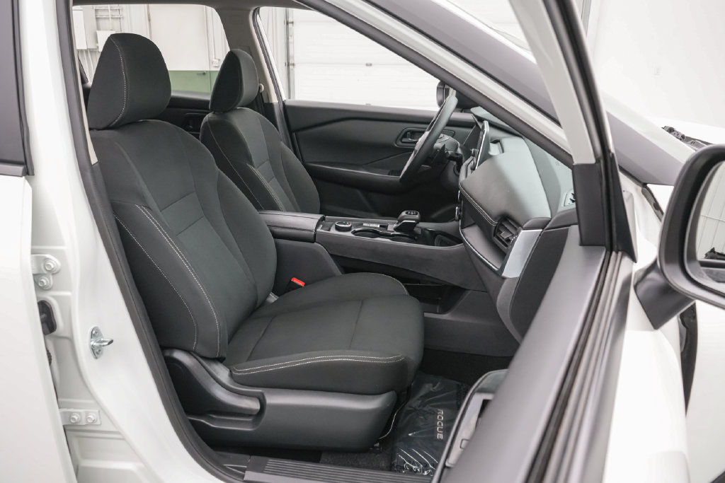 Used 2025 Nissan Rogue S AWD/4WD image 20