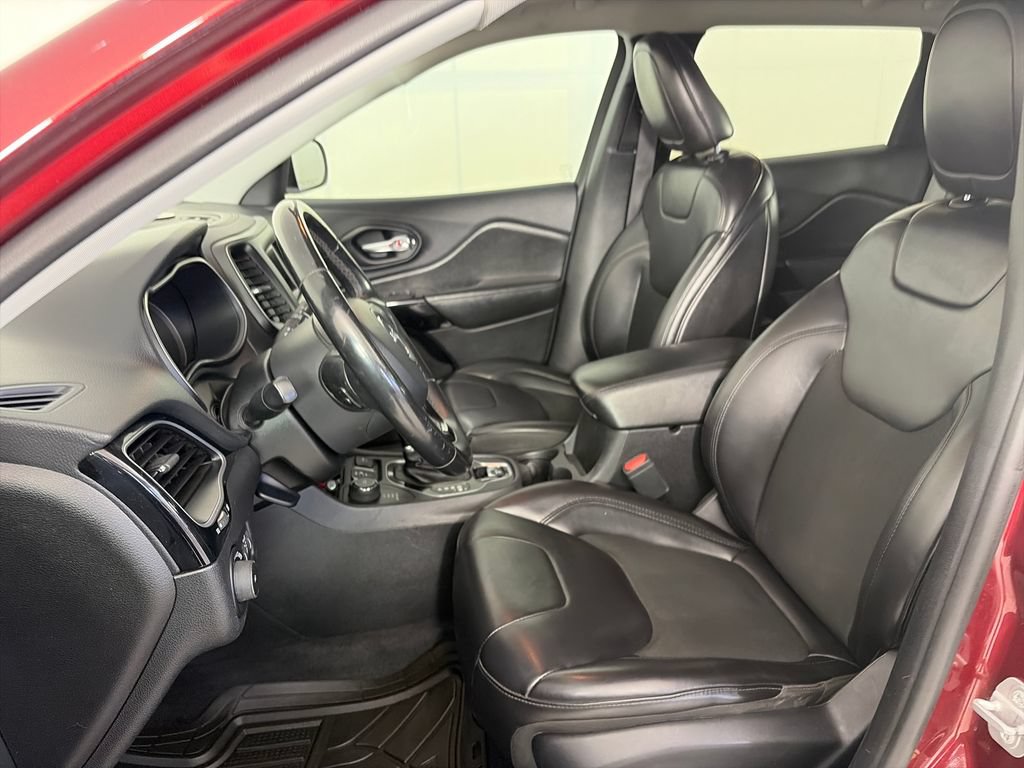 Used 2019 Jeep Cherokee Latitude Plus AWD/4WD image 11