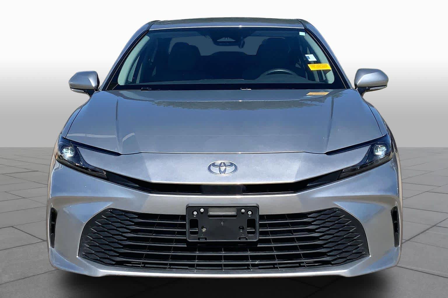 Used 2025 Toyota Camry LE FWD image 4