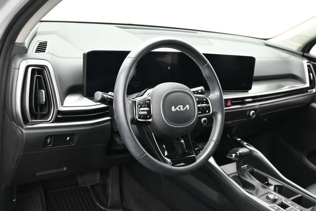 Used 2025 Kia Sorento S FWD image 16