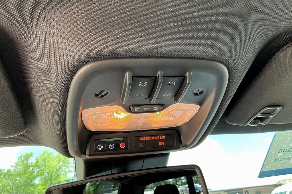 Used 2025 Chevrolet Colorado Z71 w/ Technology Package AWD/4WD image 18