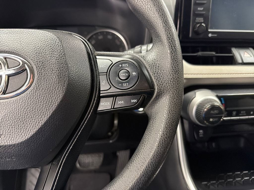 Used 2020 Toyota RAV4 XLE FWD image 21