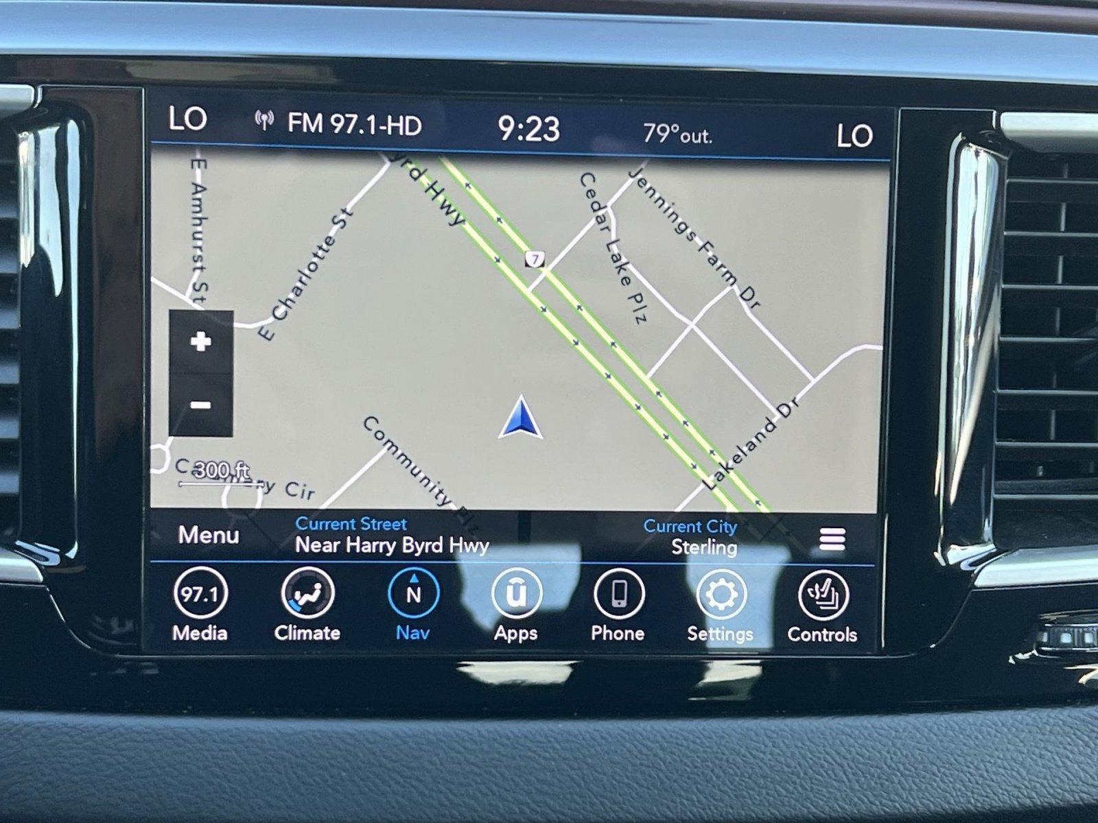 Used 2020 Chrysler Pacifica Touring-L FWD image 28