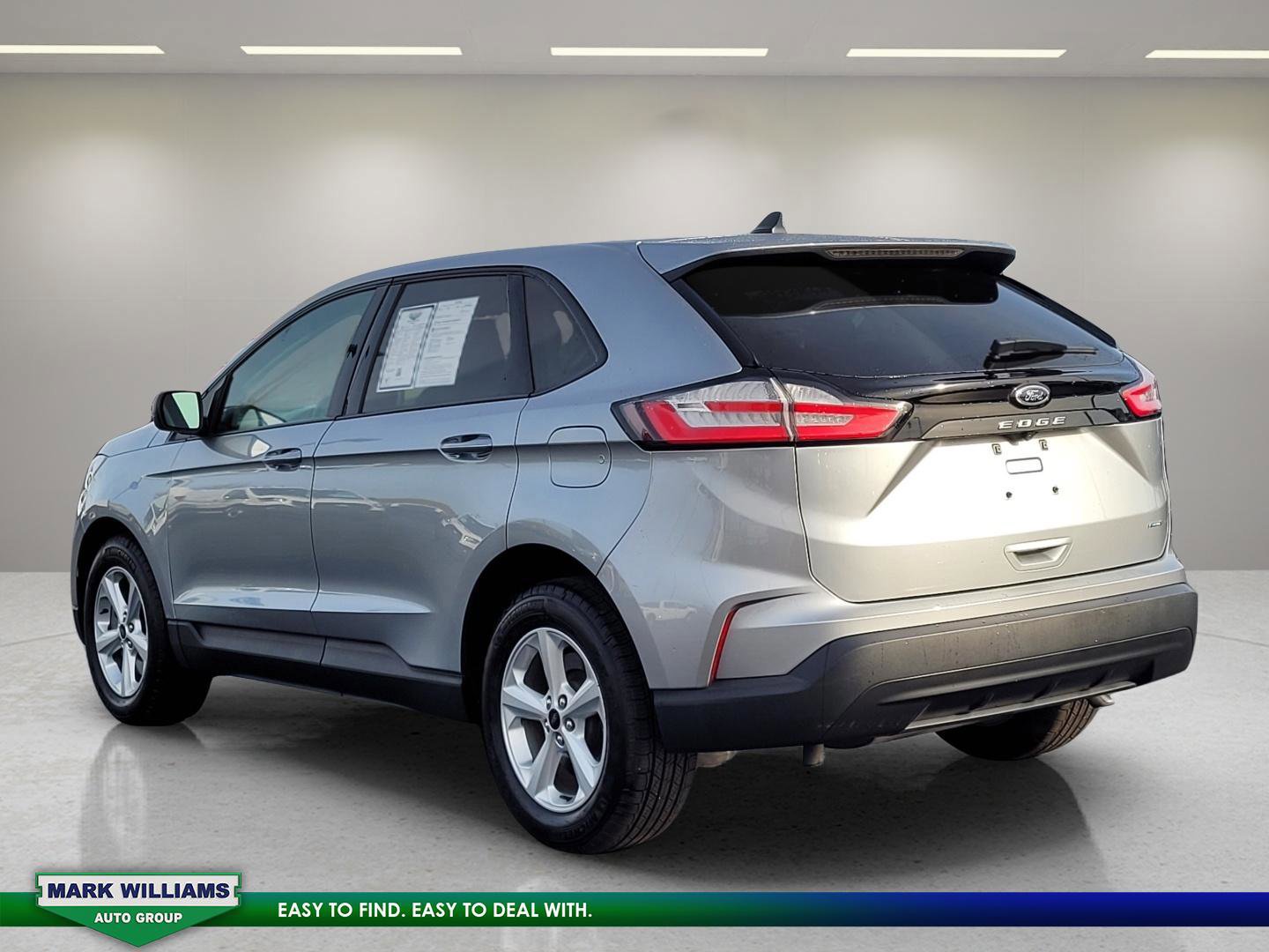 Certified 2023 Ford Edge SE image 3