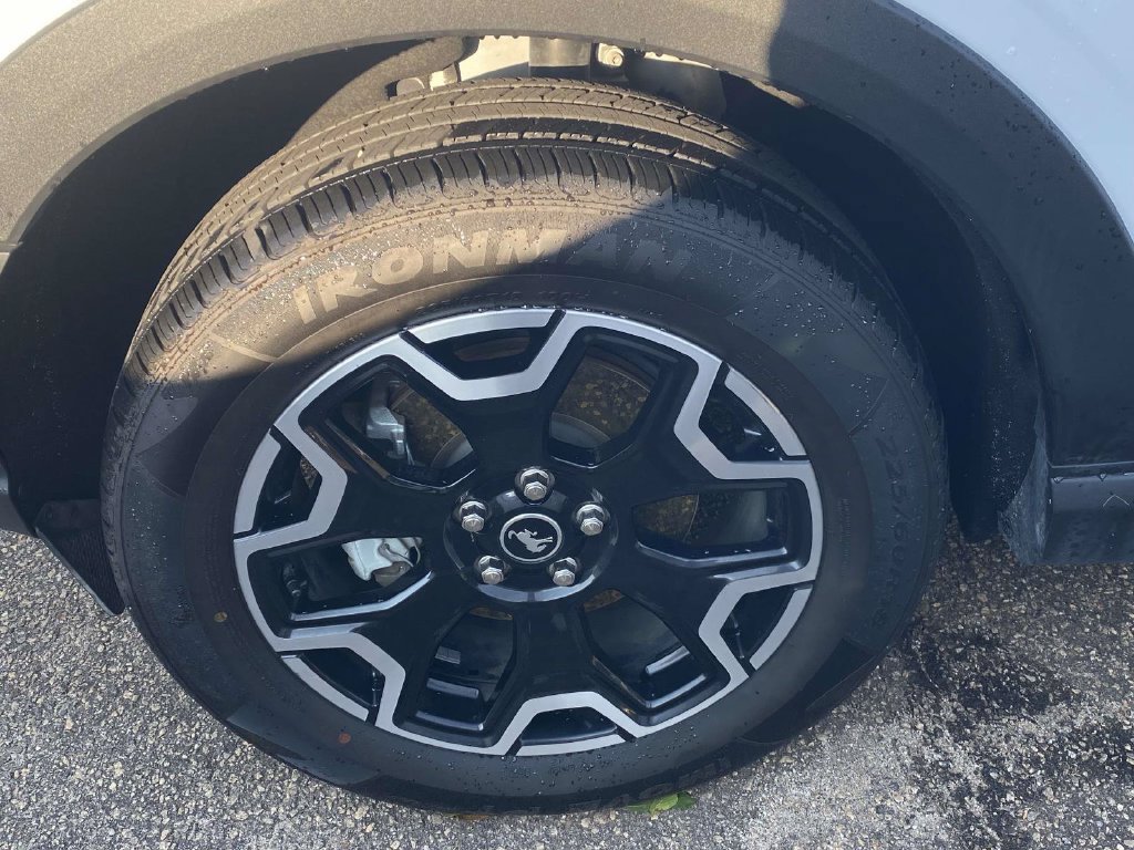 Certified 2025 Ford Bronco Sport Outer Banks w/ Outer Banks Tech Package+ AWD/4WD image 3