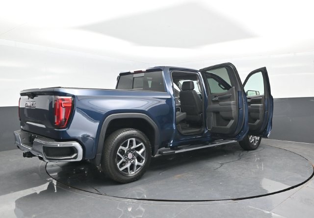 Used 2023 GMC Sierra 1500 SLT w/ SLT Premium Package AWD/4WD image 31